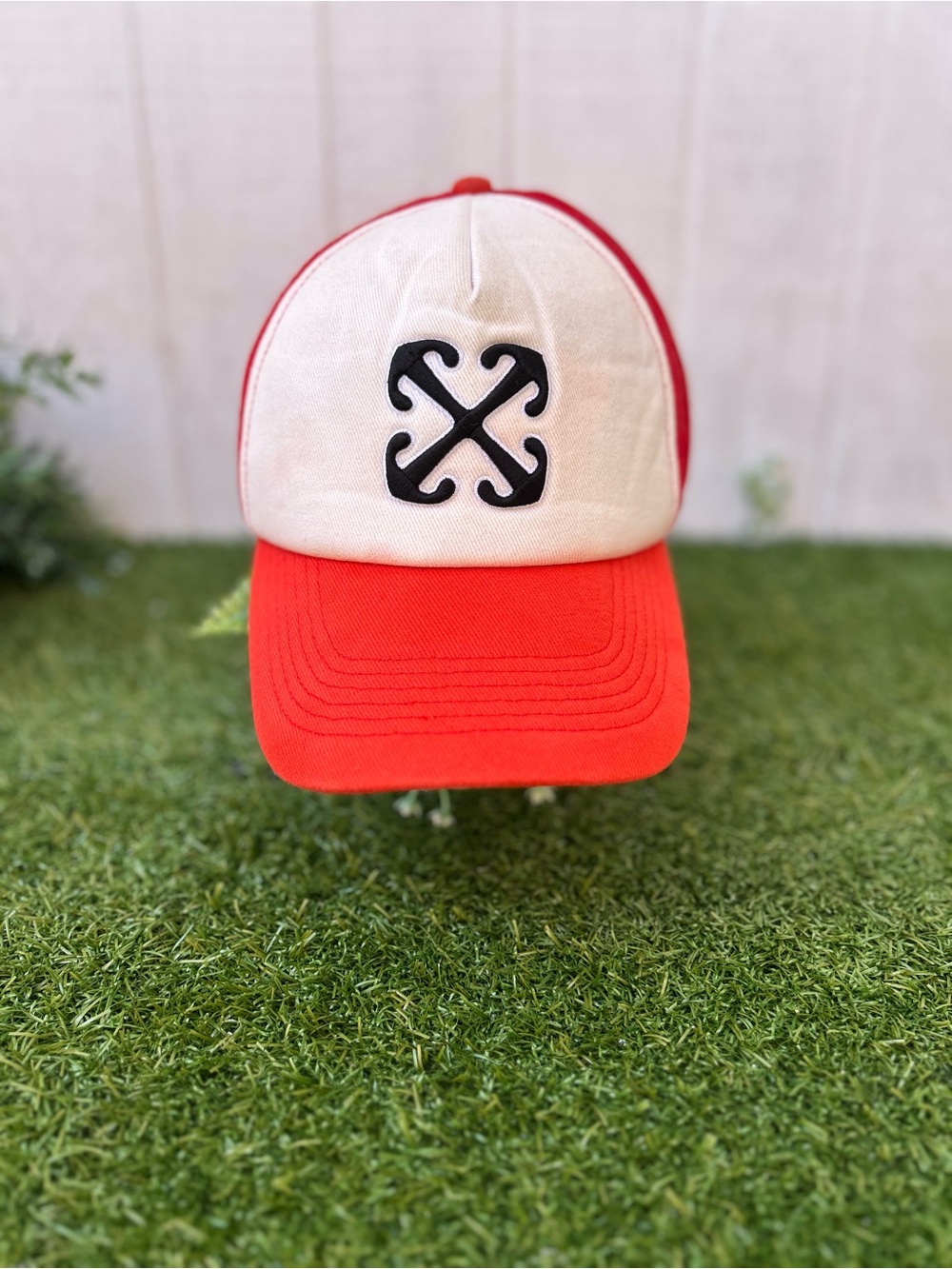 Off-White Red & White Arrow
Trucker Cap (one size) unisex gently used